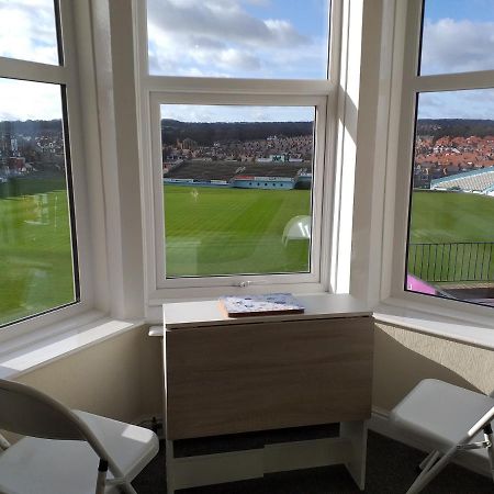 Cricket Stadium View Apartment Scarborough Bagian luar foto