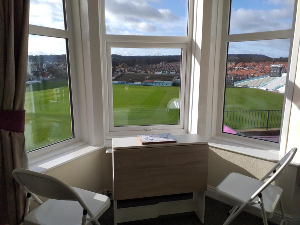 Cricket Stadium View Apartment Scarborough Bagian luar foto